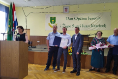 IMG-1796dc2c8f2189658d72a049c46afe0a-V