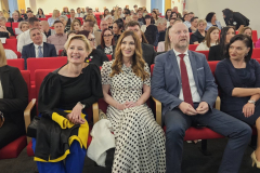 IMG-1a16fea80aa22c619847a1442ba91f62-V