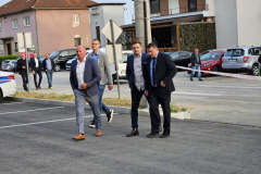 IMG-82b19a9200e3695a4c82d3832ff13a7e-V