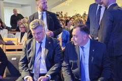 IMG-84c4aa3b763f08d38935fdc9f24e9ea2-V