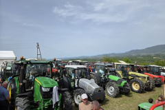 IMG-49e6a30a96b8943f2f68e46c41dd8140-V
