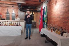 pusca-izlozba-rakije