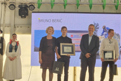 IMG-102ea68bf08df91782de1da43bec9427-V