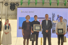 IMG-37b9f85ac8d76b0d1dcdeb21e0d81376-V