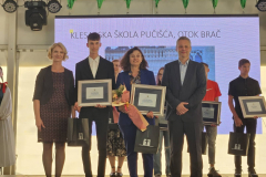 IMG-6e0e1d4fbe5d3c3044aea7b3a520046d-V