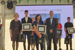 IMG-ef74c5617ce6e66bbc98e68d05113a2e-V