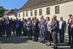 IMG-27a8ff2e66021219896f4052b094913d-V