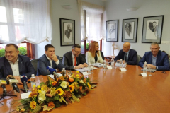 IMG-20ebcc0e26e7ef4e5601341b00f4138f-V