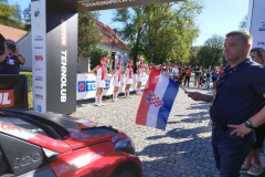 IMG-183837622d6e53263259772aad25edcb-V